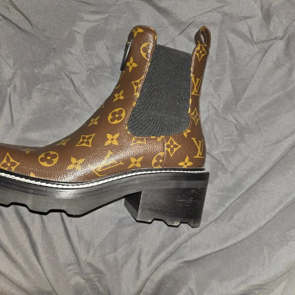 Louis Vuitton Beaubourg Ankle Boot - Picture 9 of 12